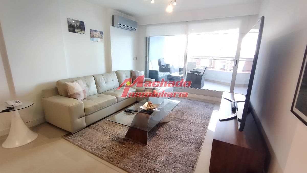 Venta de apartamento de tres dormitorios en Punta del Este