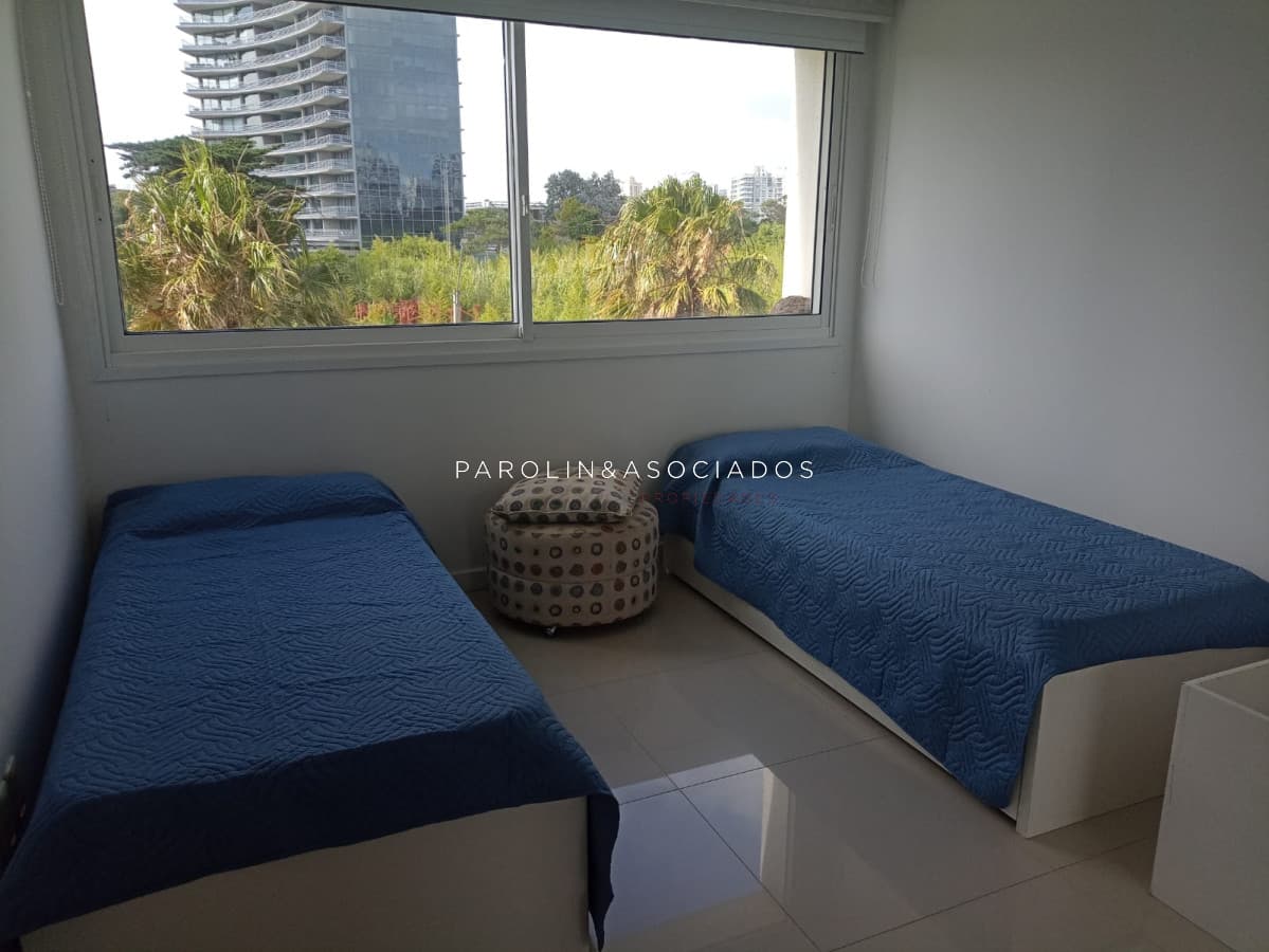 Apartamento en venta de 3 dormitorios en Casino Tower, Punta del Este.