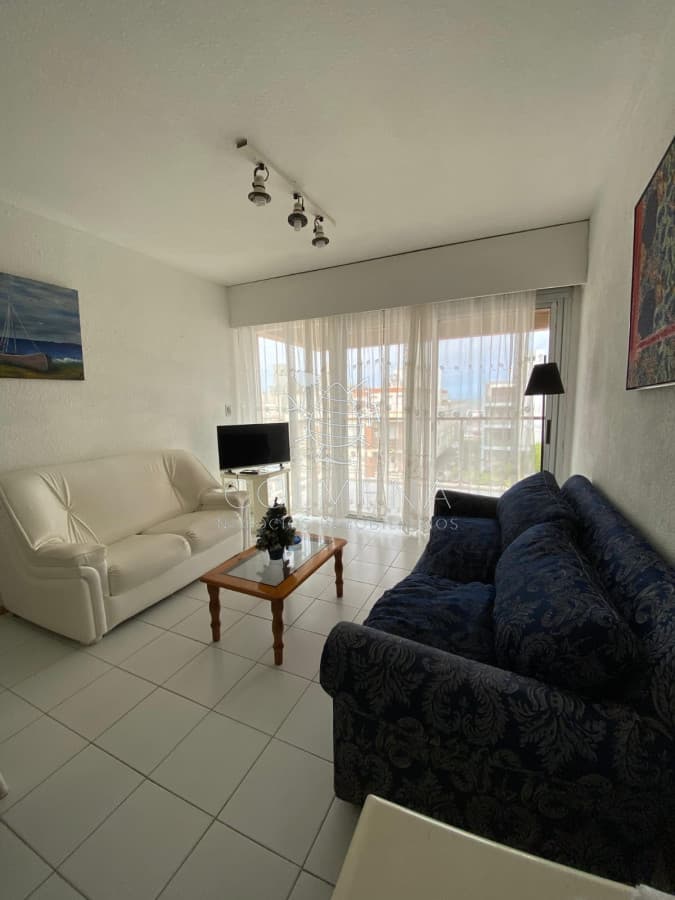 MUY LINDO APARTAMENTO SOBRE AVDA.A PASOS DE  BRAVA,.