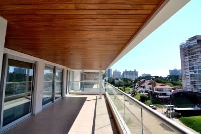 Apartamento en la Brava 2 y 1/2 dormitorios con terraza y garage  -
