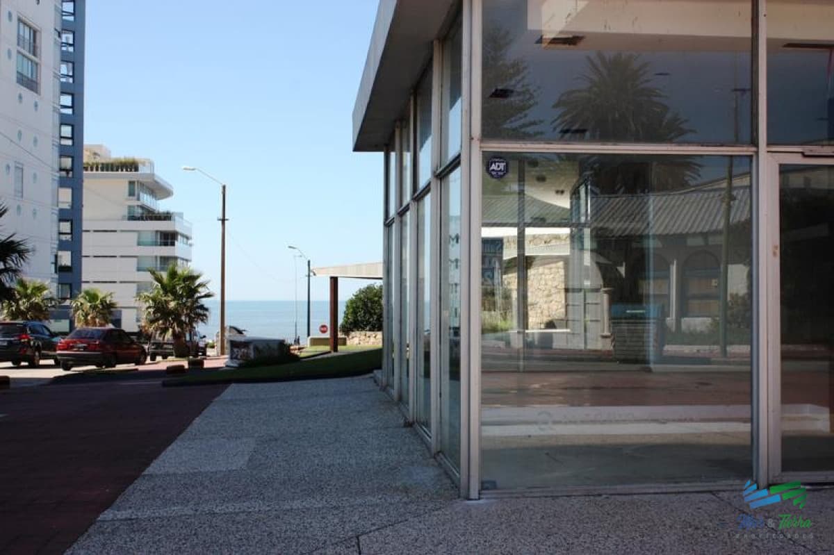 Alquilo local en Peninsula, Punta del Este