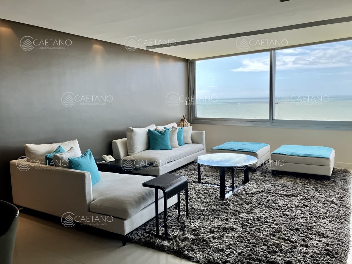 Espectacular apartamento frente a playa Brava en venta y alquiler.