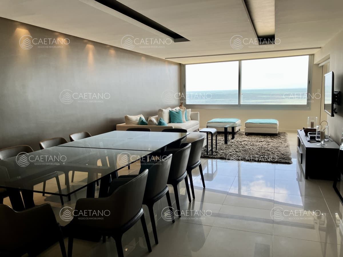 Espectacular apartamento frente a playa Brava en venta y alquiler.