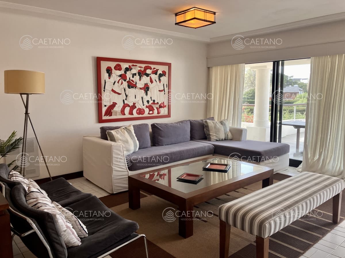 Apartamento en la Brava 3 dormitorios con terraza y cochera
