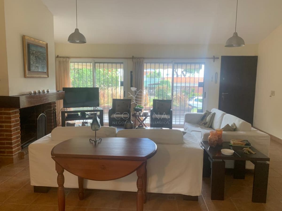 Casa en Mansa 4 dormitorios 3 baños parrillero