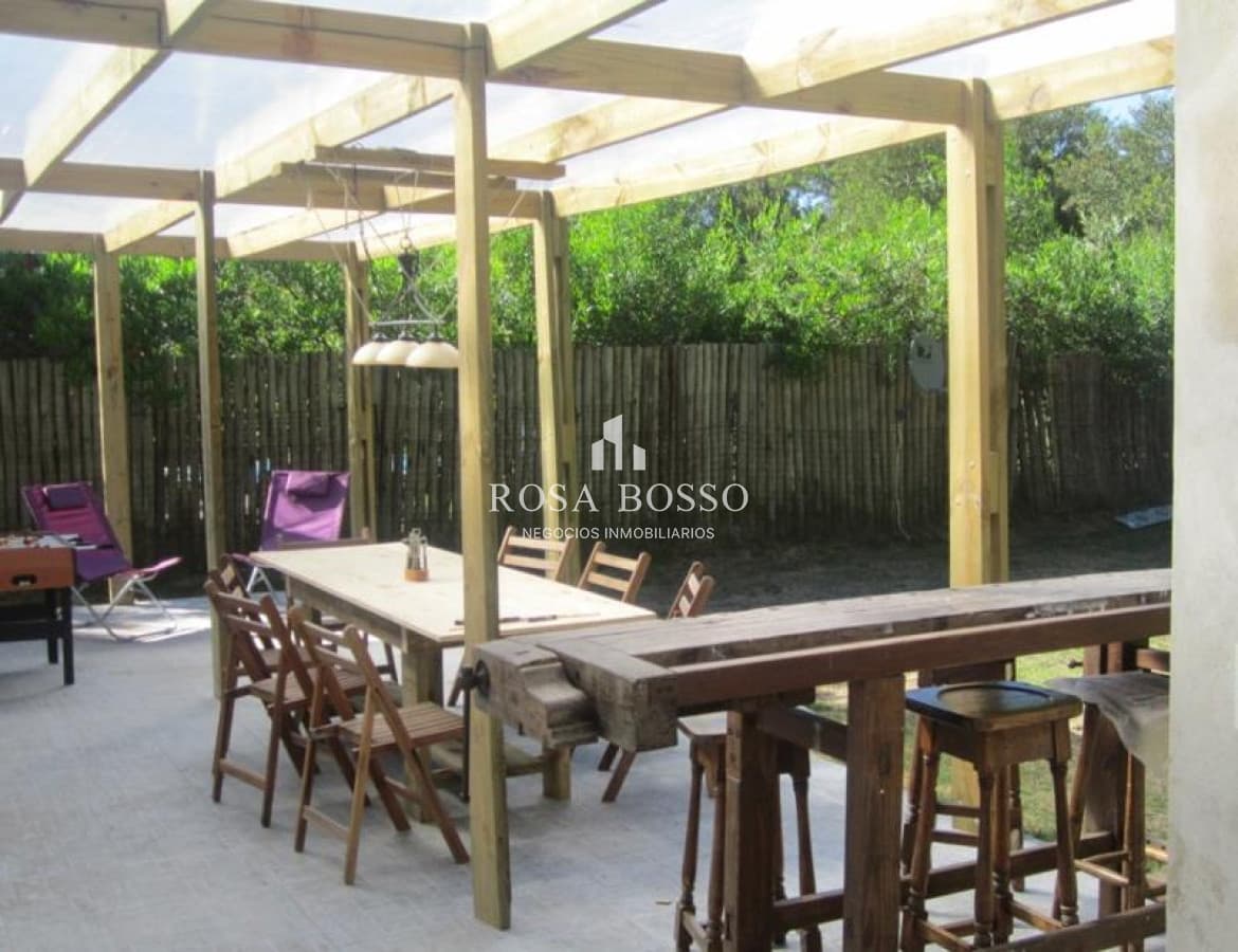 Casa en barrio privado en Jardines de Córdoba 4 dormitorios con parrillero