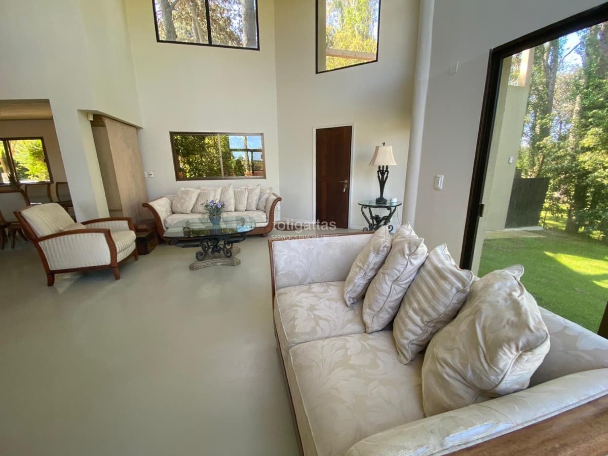 Casa en Rincón del Indio 5 dormitorios con piscina