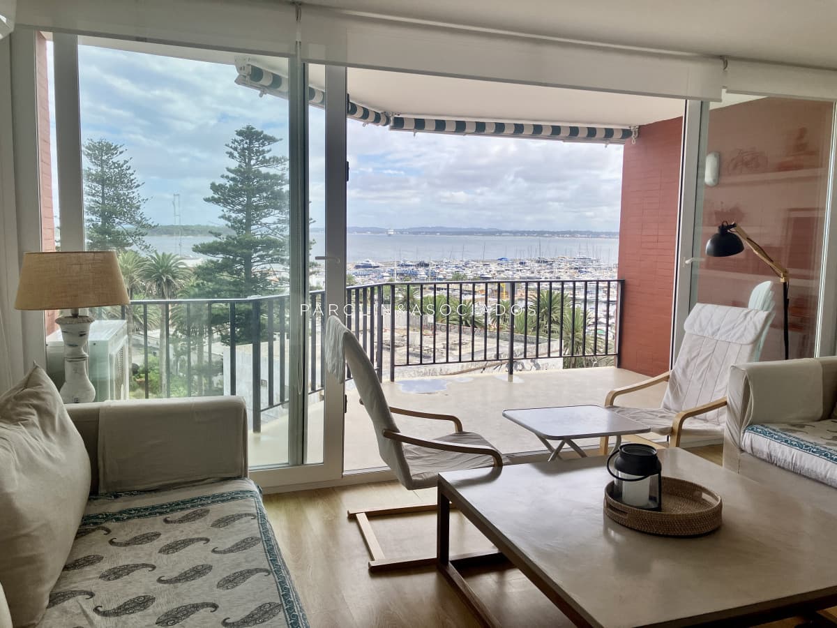 Apartamento en Península 3 dormitorios con garage en alquiler