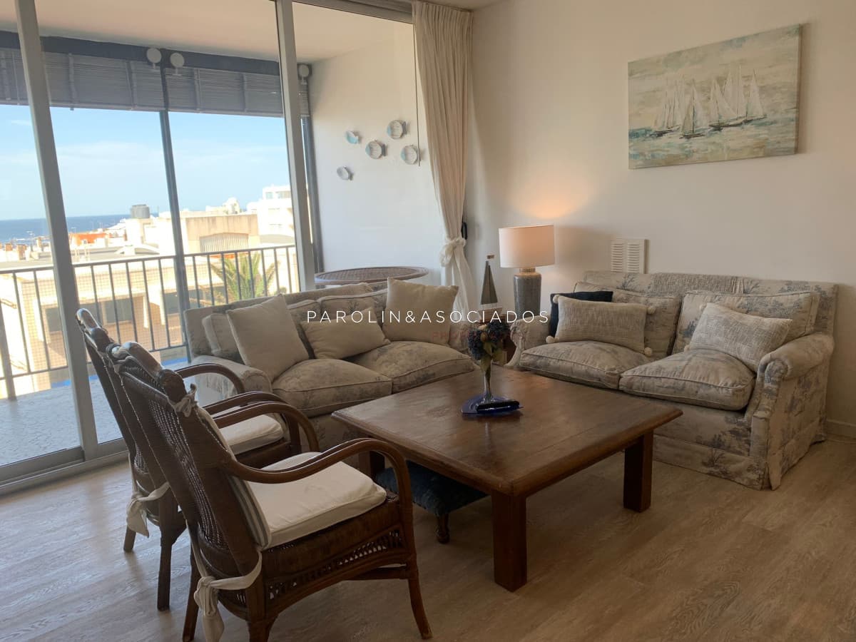 Apartamento en Venta en edificio Lafayette reciclado a metros del mar, Puerto