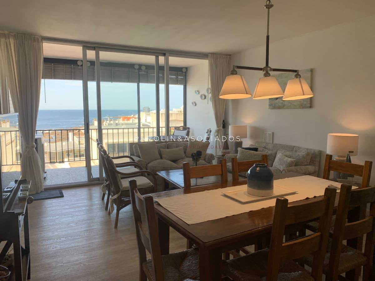 Apartamento en Venta en edificio Lafayette reciclado a metros del mar, Puerto