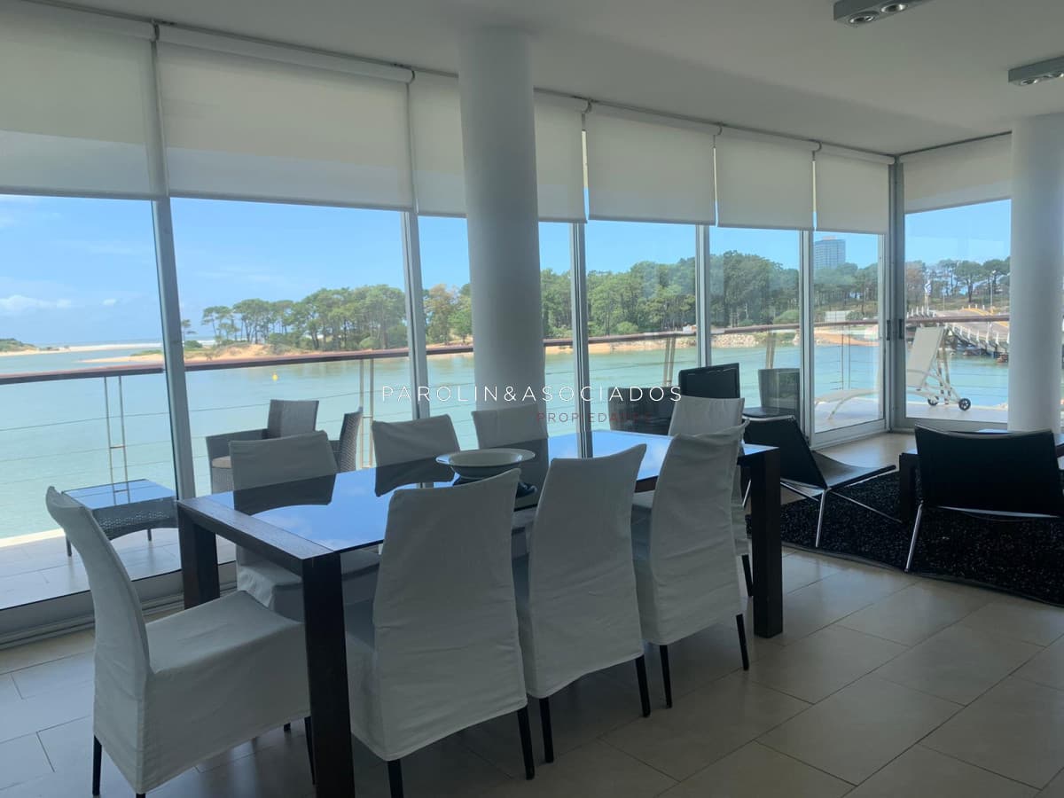 Apartamento en venta de 3 dormitorios en Edificio Delamar, Punta del Este.