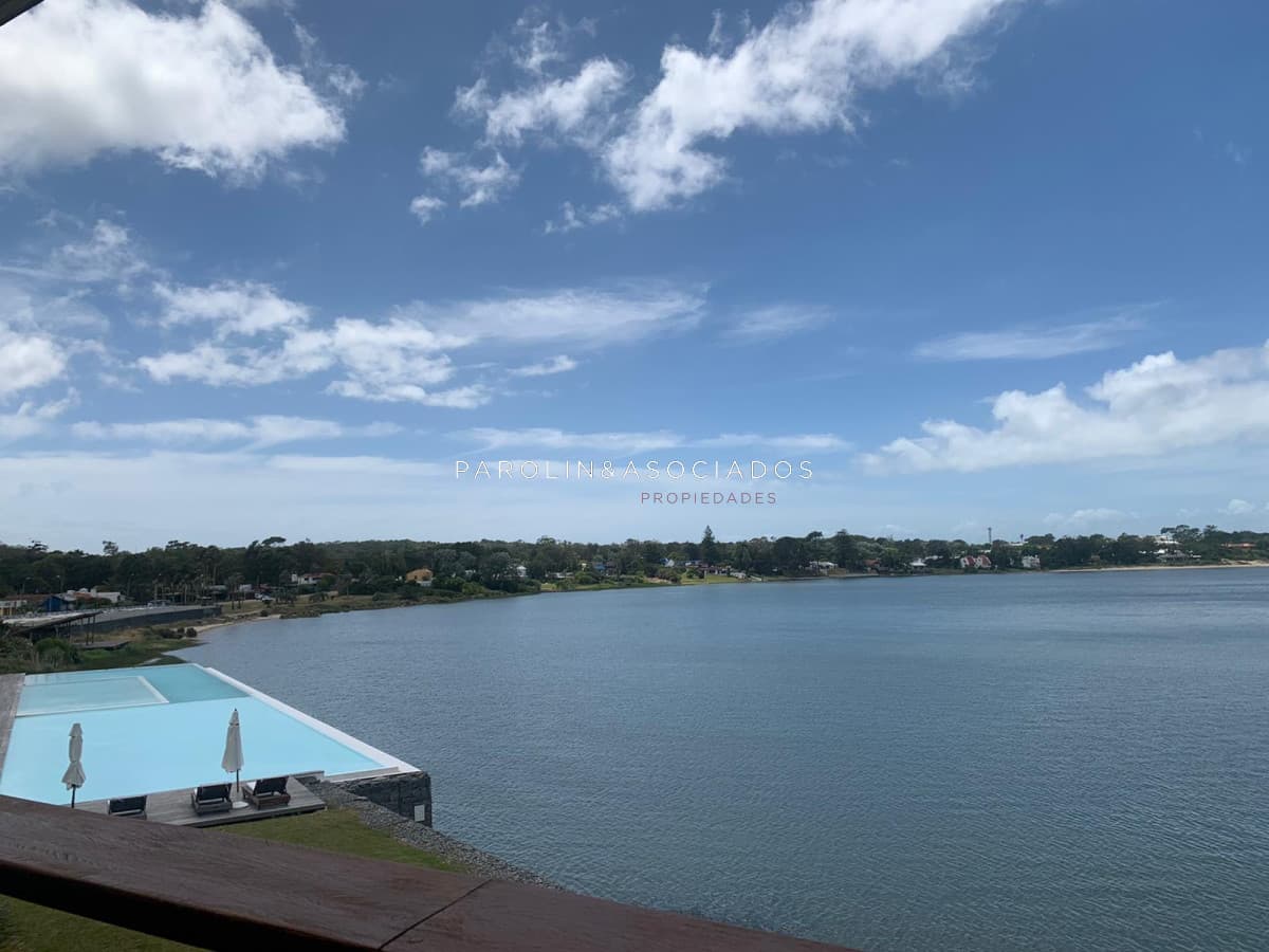 Apartamento en venta de 3 dormitorios en Edificio Delamar, Punta del Este.