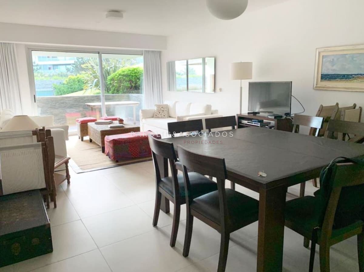 Apartamento en venta de 3 dormitorios en Brava 28, Punta del Este.