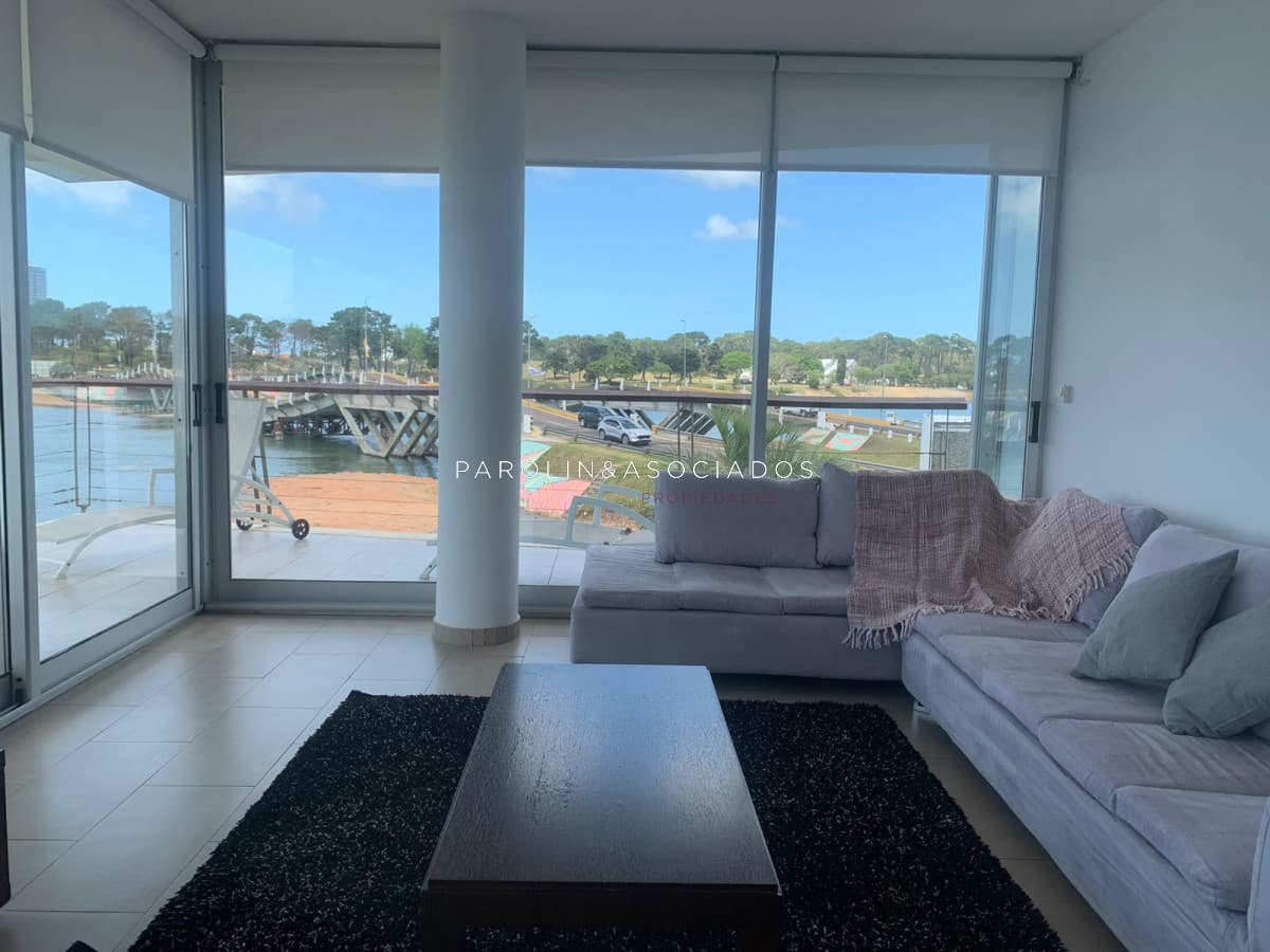 Apartamento en venta de 3 dormitorios en Edificio Delamar, Punta del Este.