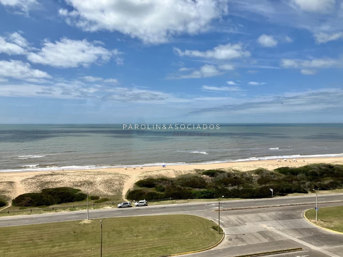 Espectacular apartamento frente a playa Brava en Tiburon III venta y alquiler, Brava Punta del Este