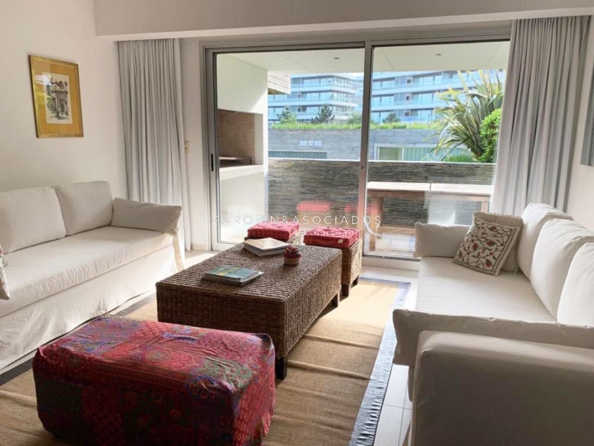 Apartamento en venta de 3 dormitorios en Brava 28, Punta del Este.