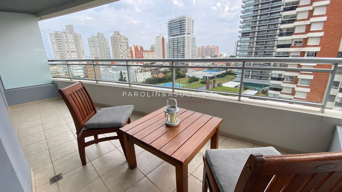 Apartamento en venta de 2 dormitorios en The Forest Tower, Punta del Este.