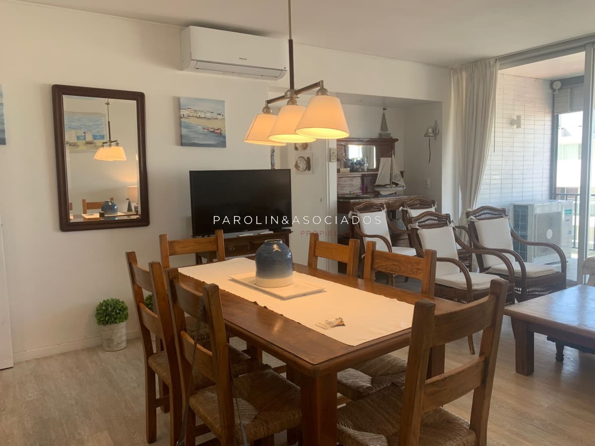 Apartamento en Venta en edificio Lafayette reciclado a metros del mar, Puerto