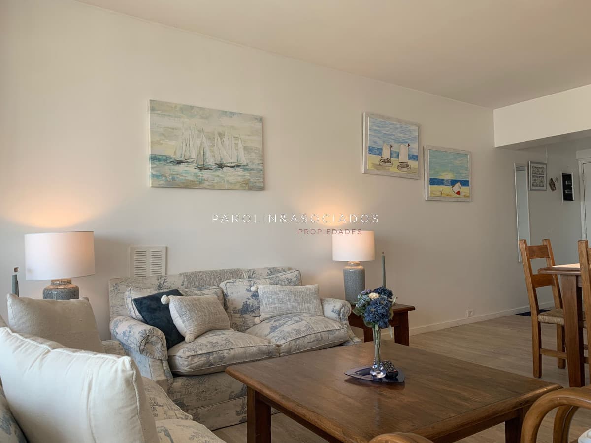 Apartamento en Venta en edificio Lafayette reciclado a metros del mar, Puerto