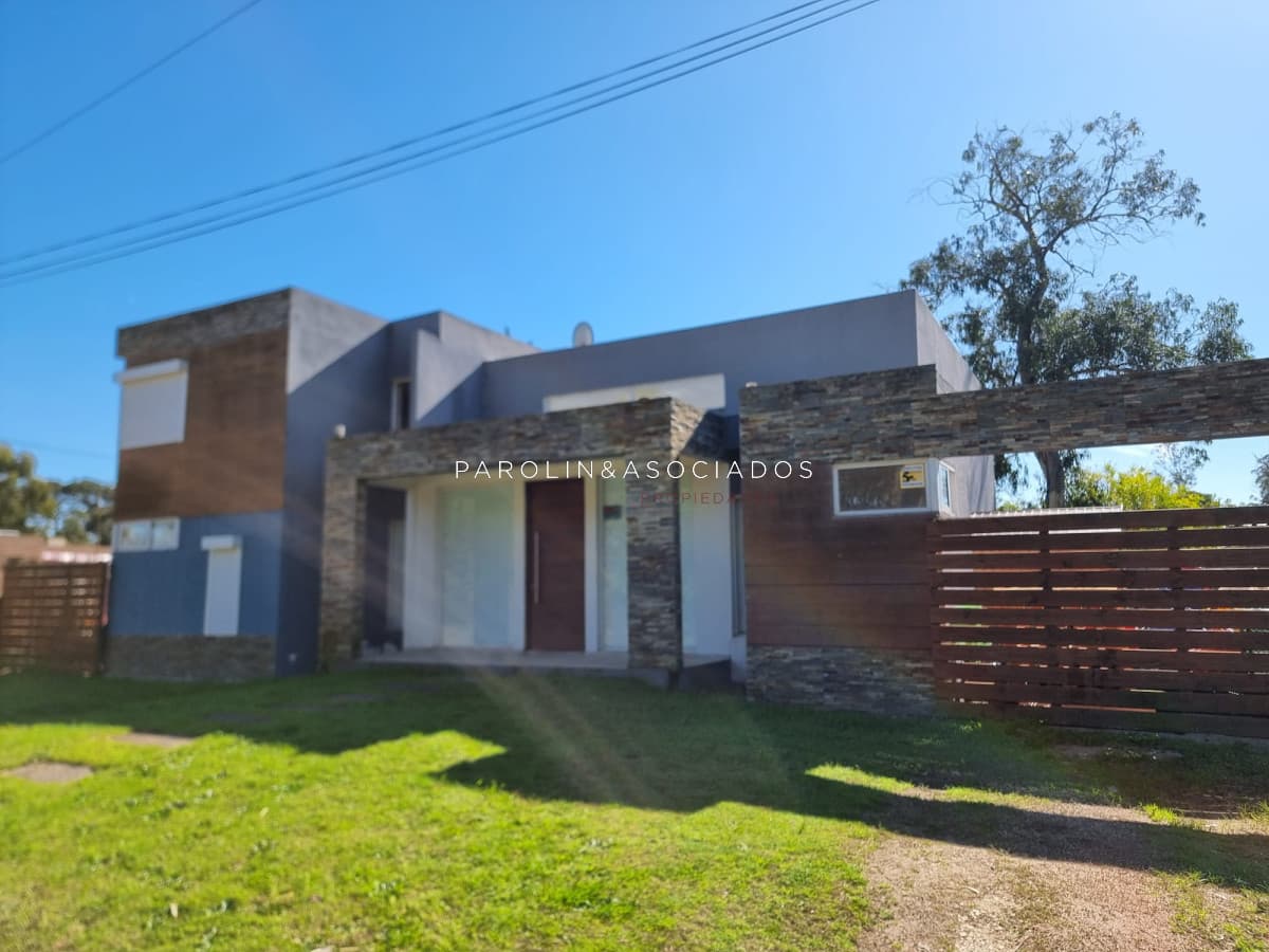 Moderna casa en Barrio Marly