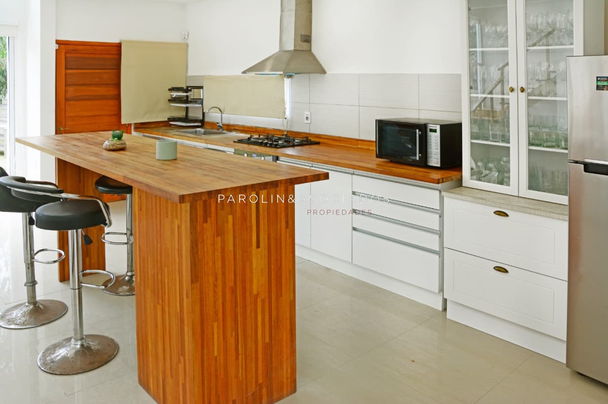 Moderna casa en Barrio Marly