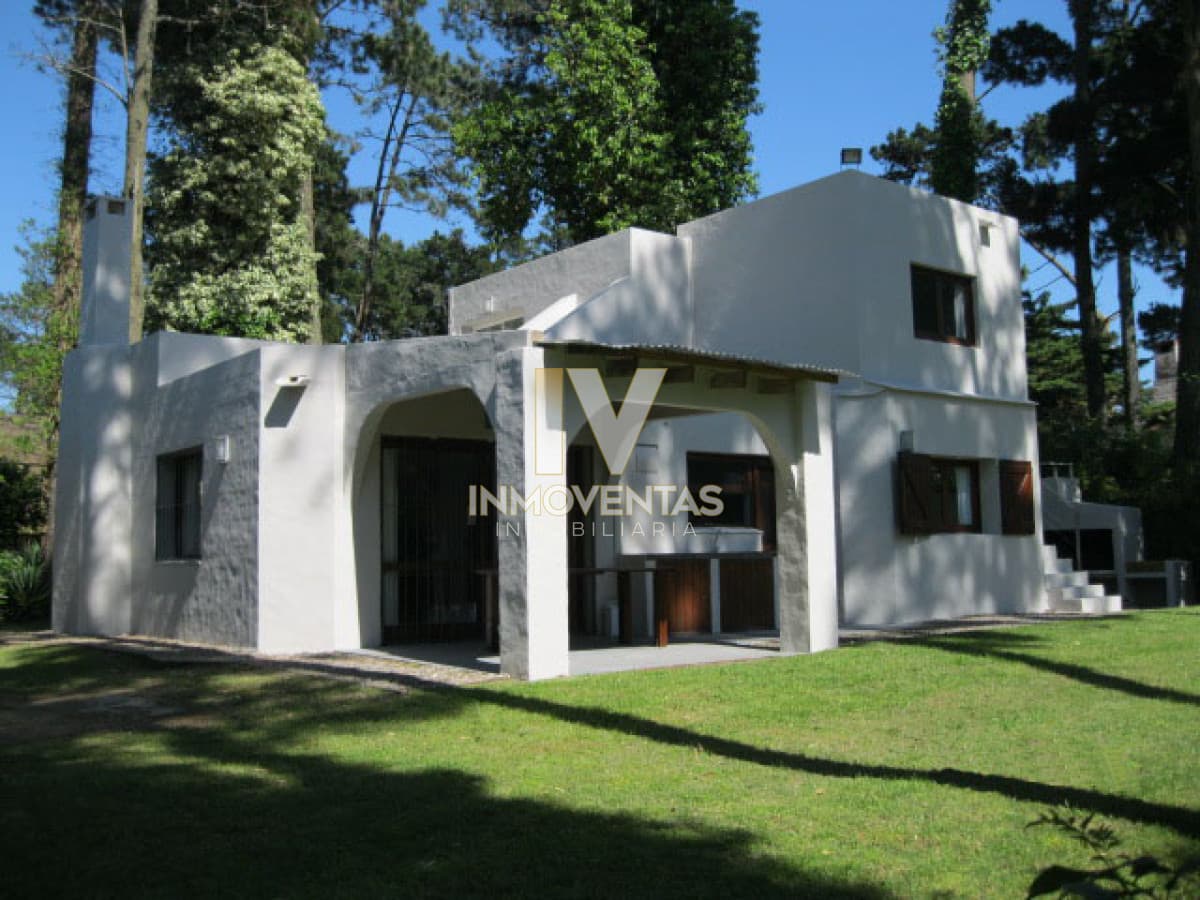 Casa en alquiler, 4 dormitorios, Pinares.