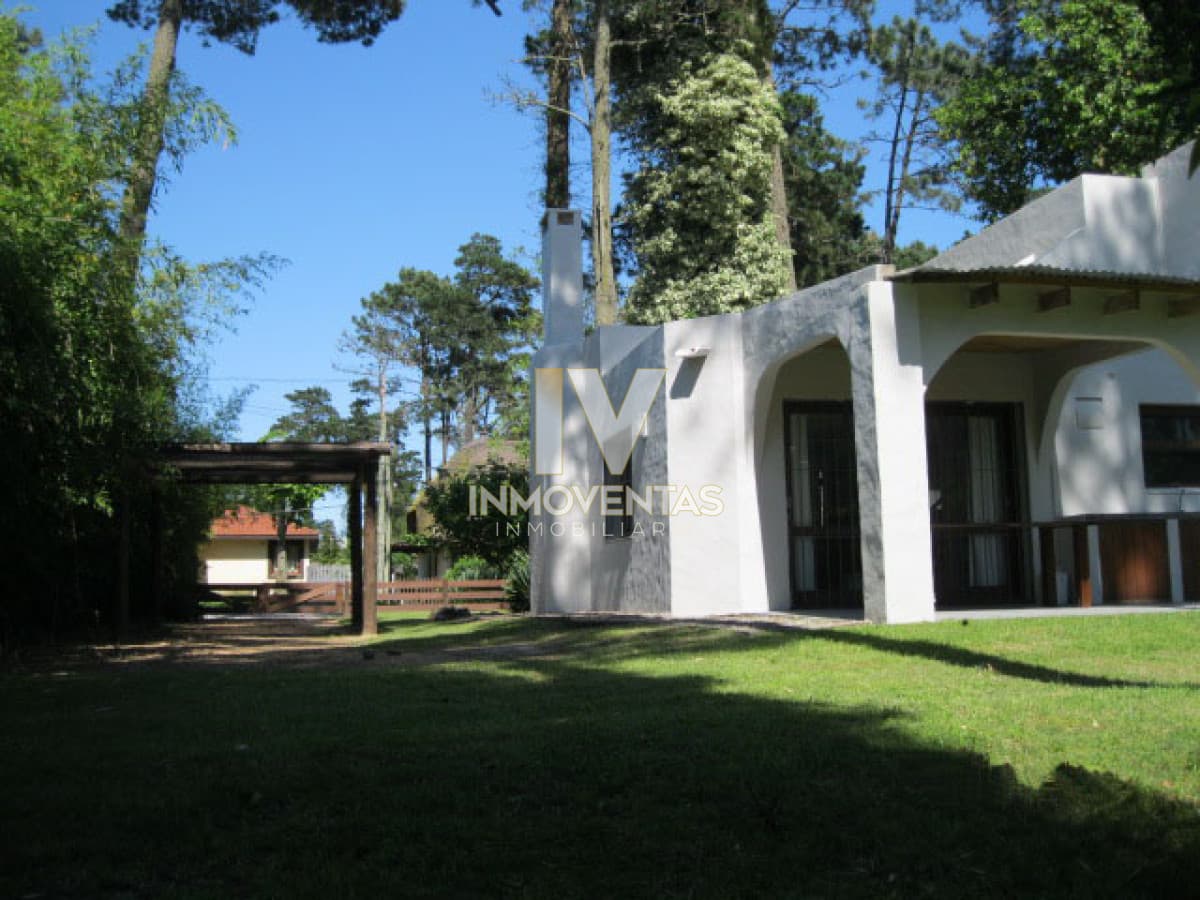 Casa en alquiler, 4 dormitorios, Pinares.