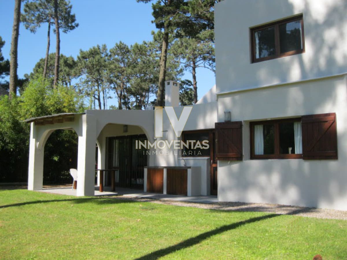 Casa en alquiler, 4 dormitorios, Pinares.