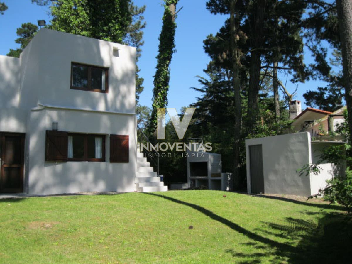 Casa en alquiler, 4 dormitorios, Pinares.