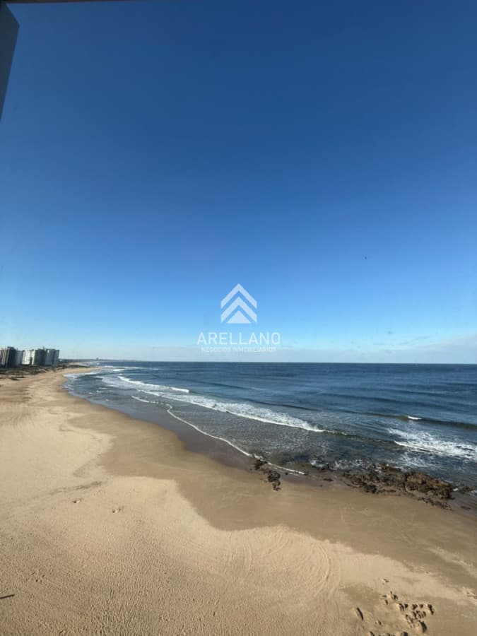 Apartamento ID.6580 - Venta Apartamento frente al mar 3 dormitorios.