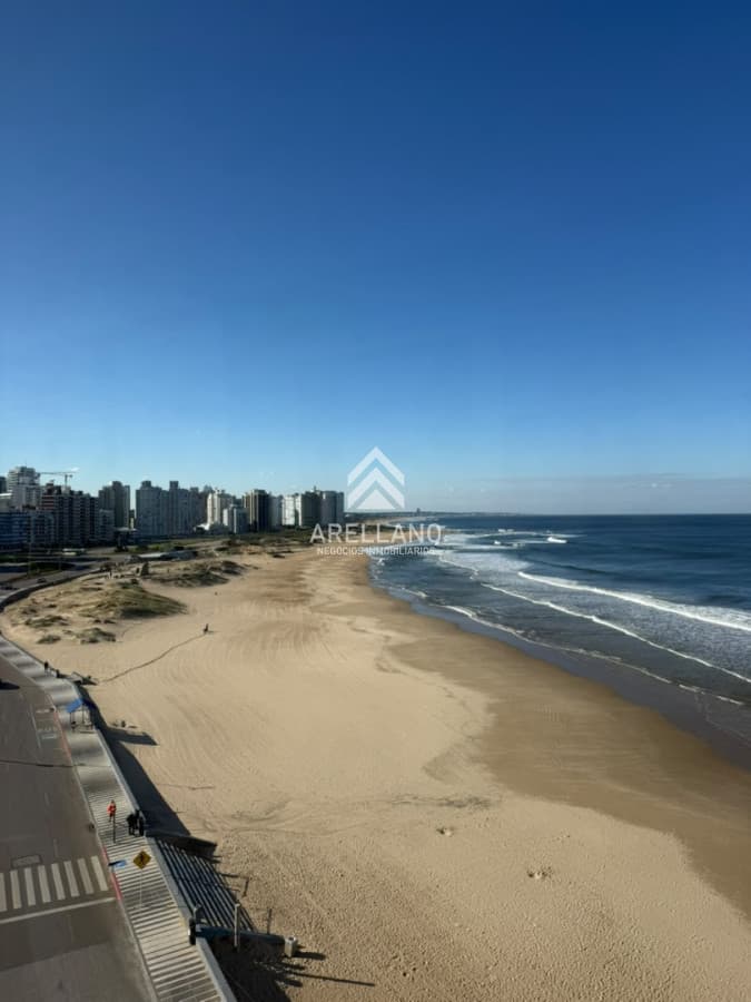 Apartamento ID.6580 - Venta Apartamento frente al mar 3 dormitorios.