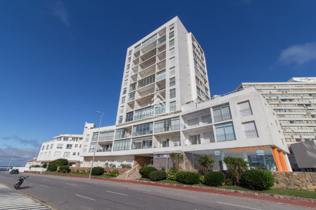 Apartamento ID.6580 - Venta Apartamento frente al mar 3 dormitorios.