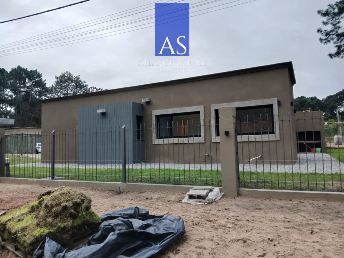 Casa 3 dormitorios a estrenar en Punta del Este