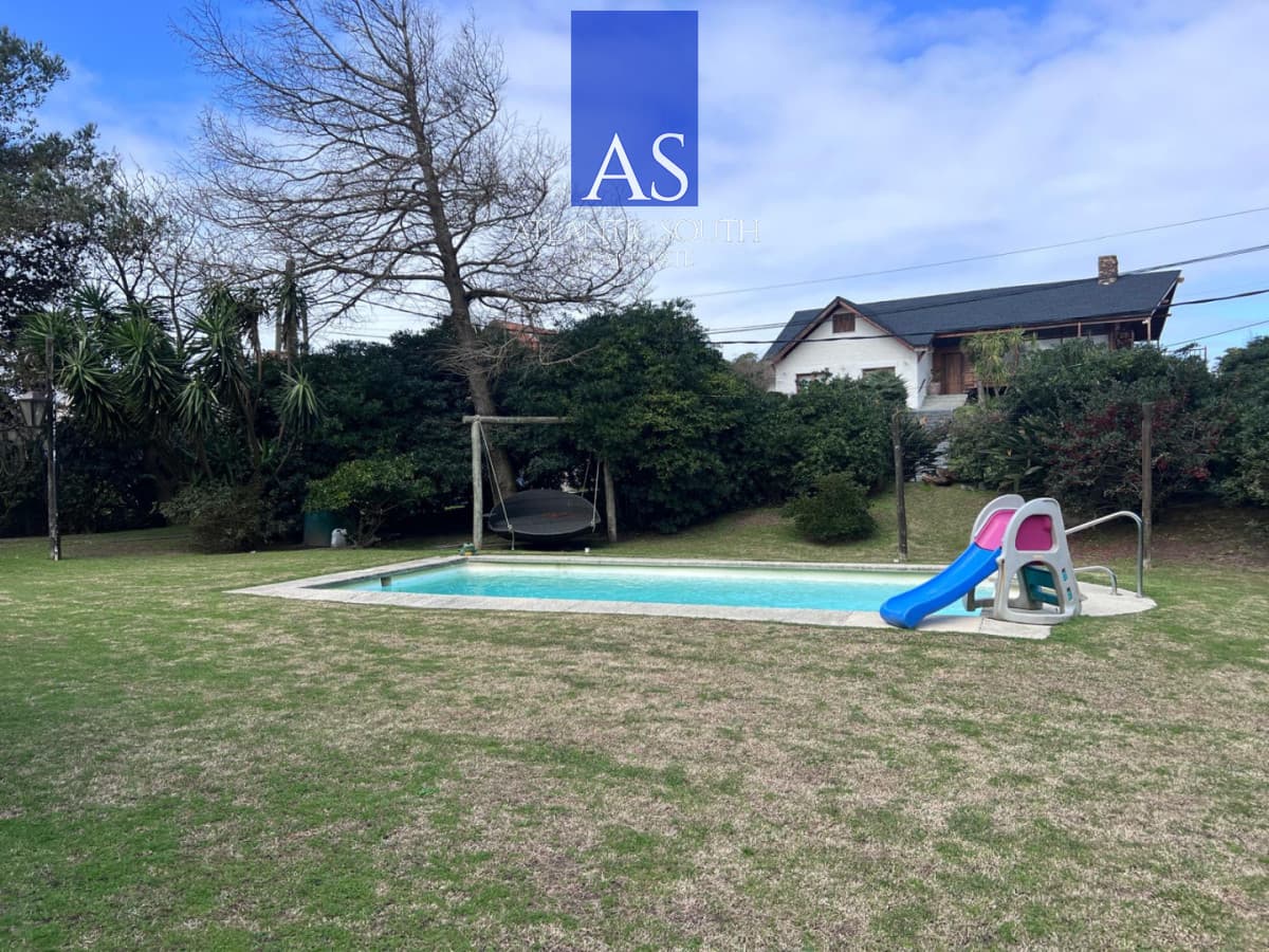 Chalet clásico 4 dormitorios con gran jardín y piscina Punta del Este