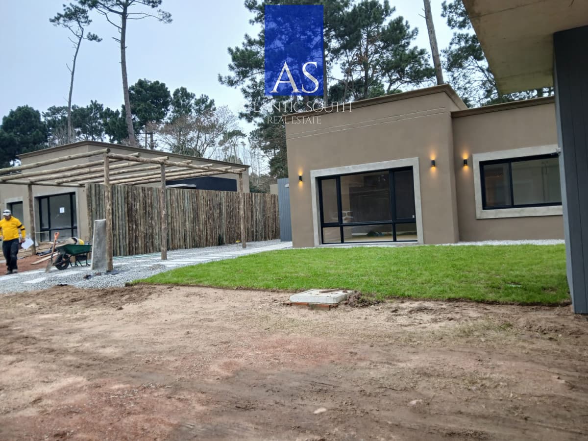 Casa 3 dormitorios a estrenar en Punta del Este