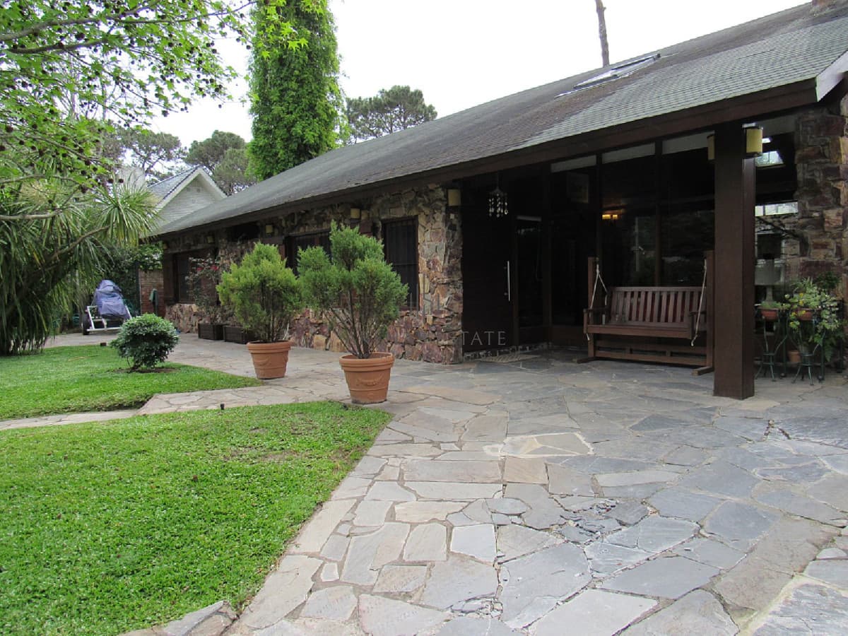 Casa ID.2878 - Casa en Mansa 4 dormitorios y dependencia, con piscina y barbacoa