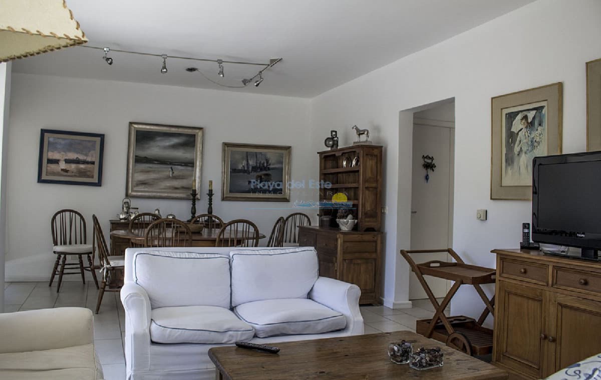 Apartamento en la Península 3 dormitorios con parrillero y garage - Inmobiliaria Playa del Este