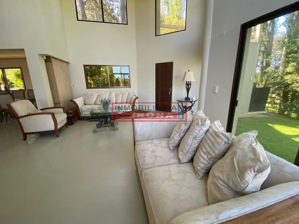Casa en Rincón del Indio 5 dormitorios con piscina - Inmobiliaria Verona Punta