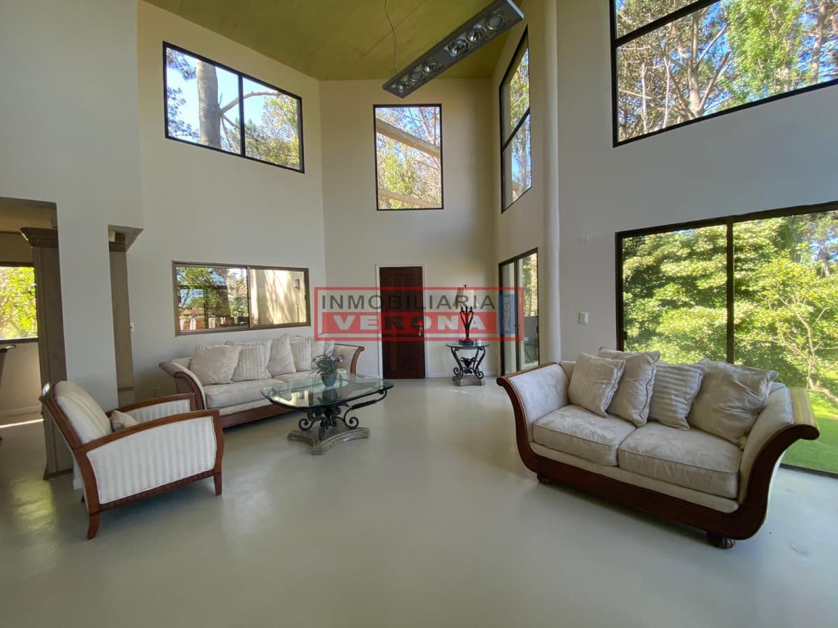 Casa en Rincón del Indio 5 dormitorios con piscina - Inmobiliaria Verona Punta