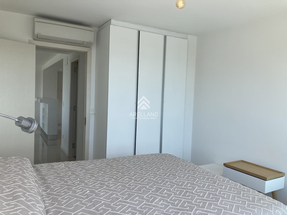 Apartamento ID.829 - Alquiler 2 dormitorios y garage Torre con servicios