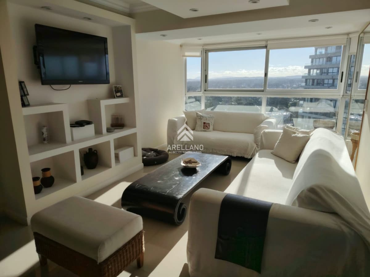 Apartamento ID.6913 - Amplio Apartamento Sobre Av Roosevelt