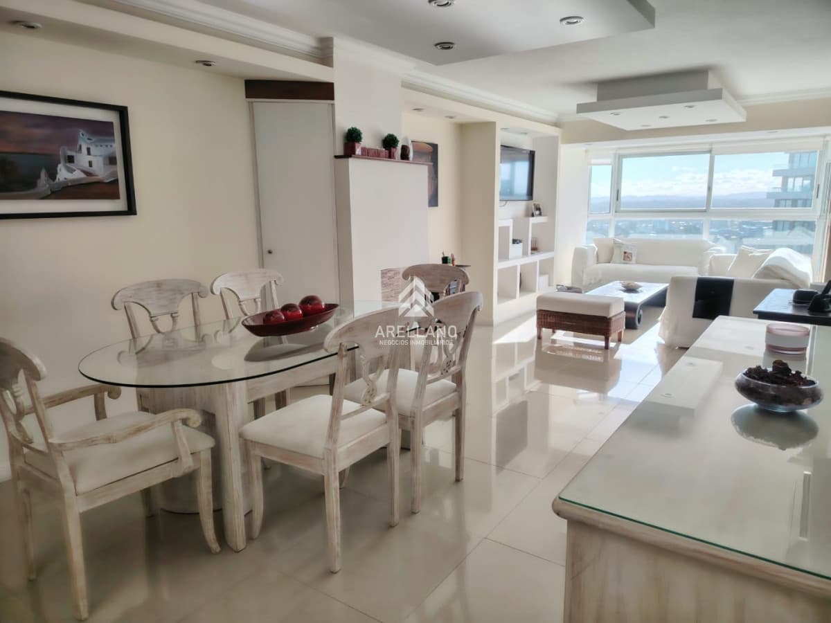Apartamento ID.6913 - Amplio Apartamento Sobre Av Roosevelt