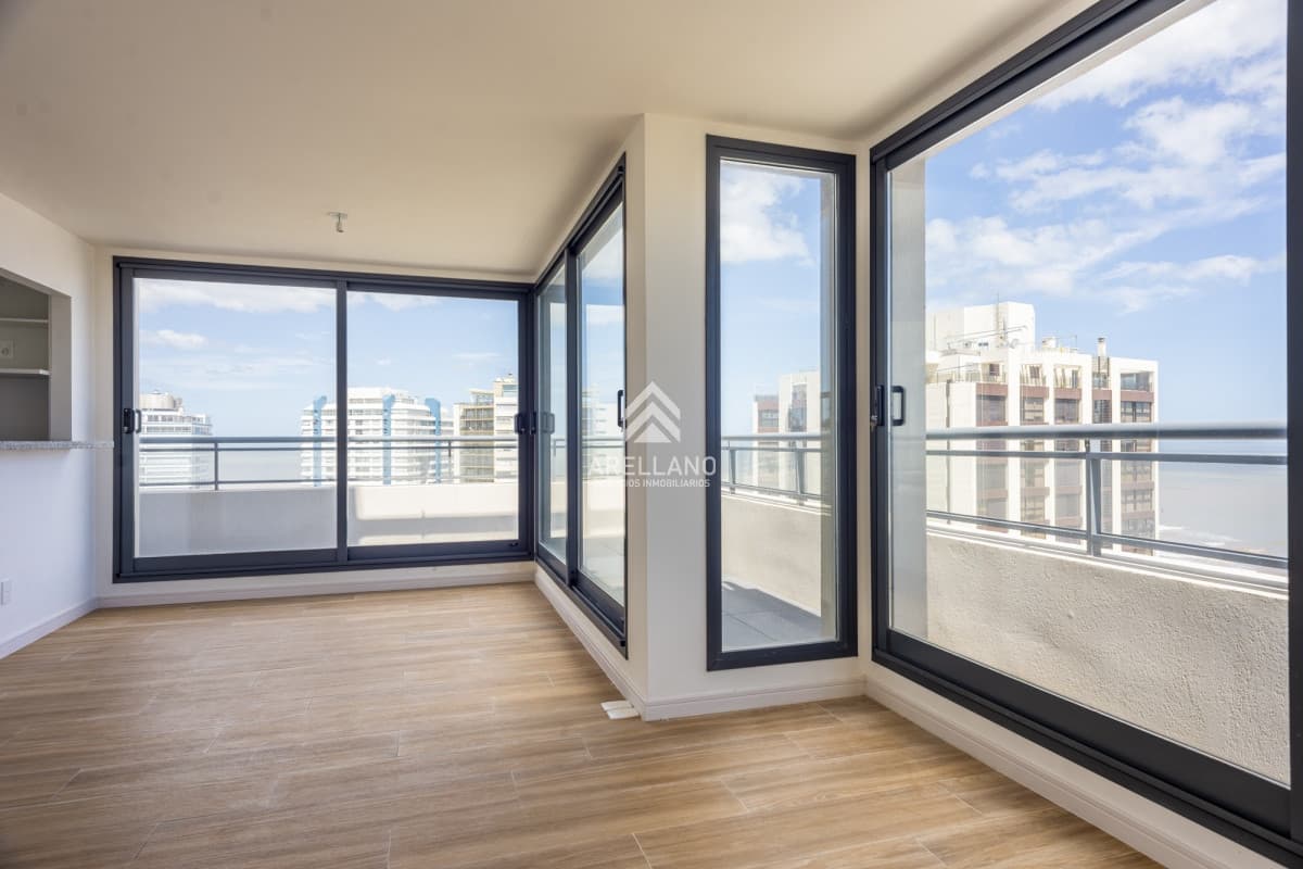 Apartamento ID.2683 - Venta PENTHOUSE 2 dormitorios 2 Baños Playa Brava  Punta del Este