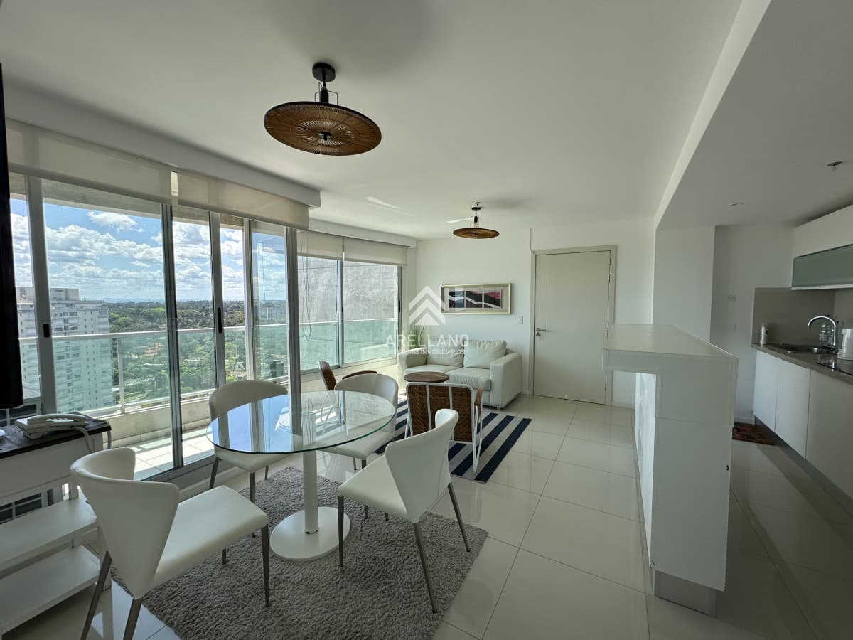 Apartamento ID.829 - Alquiler 2 dormitorios y garage Torre con servicios