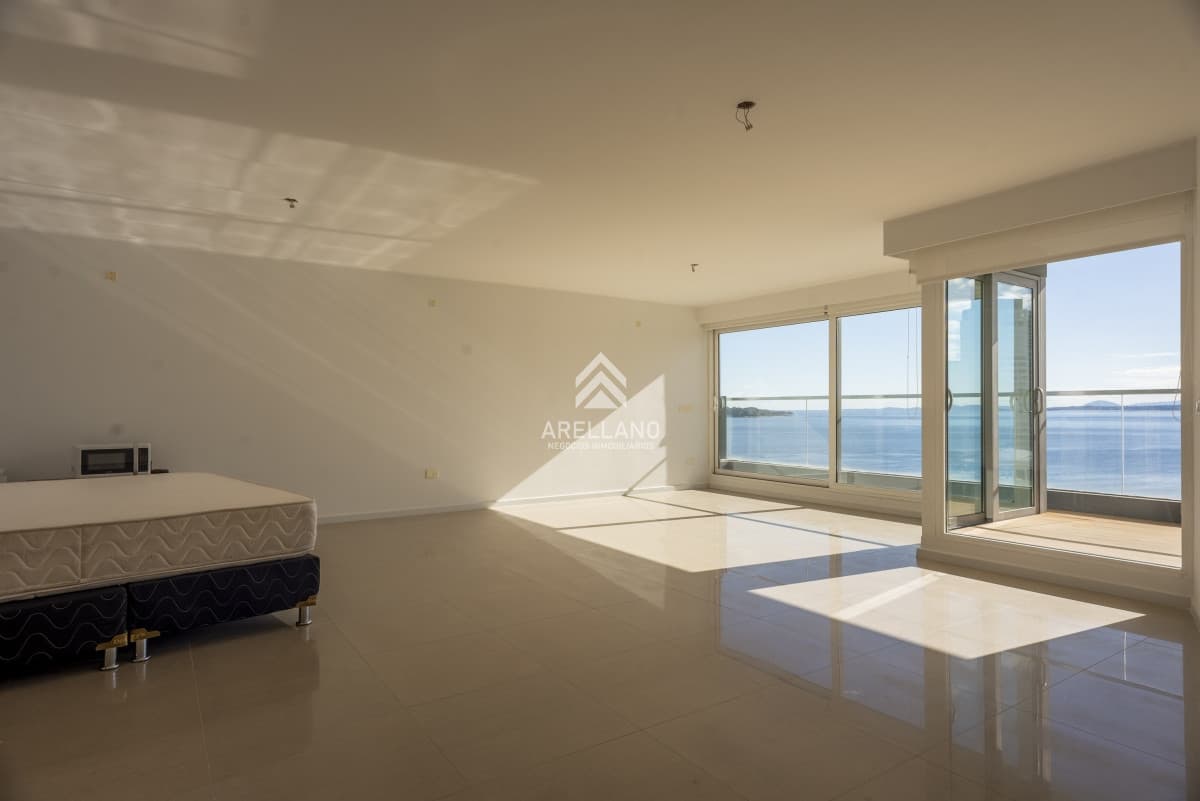 Apartamento ID.3219 - 3 dormitorios Playa Mansa - Punta del Este - Vista al Mar