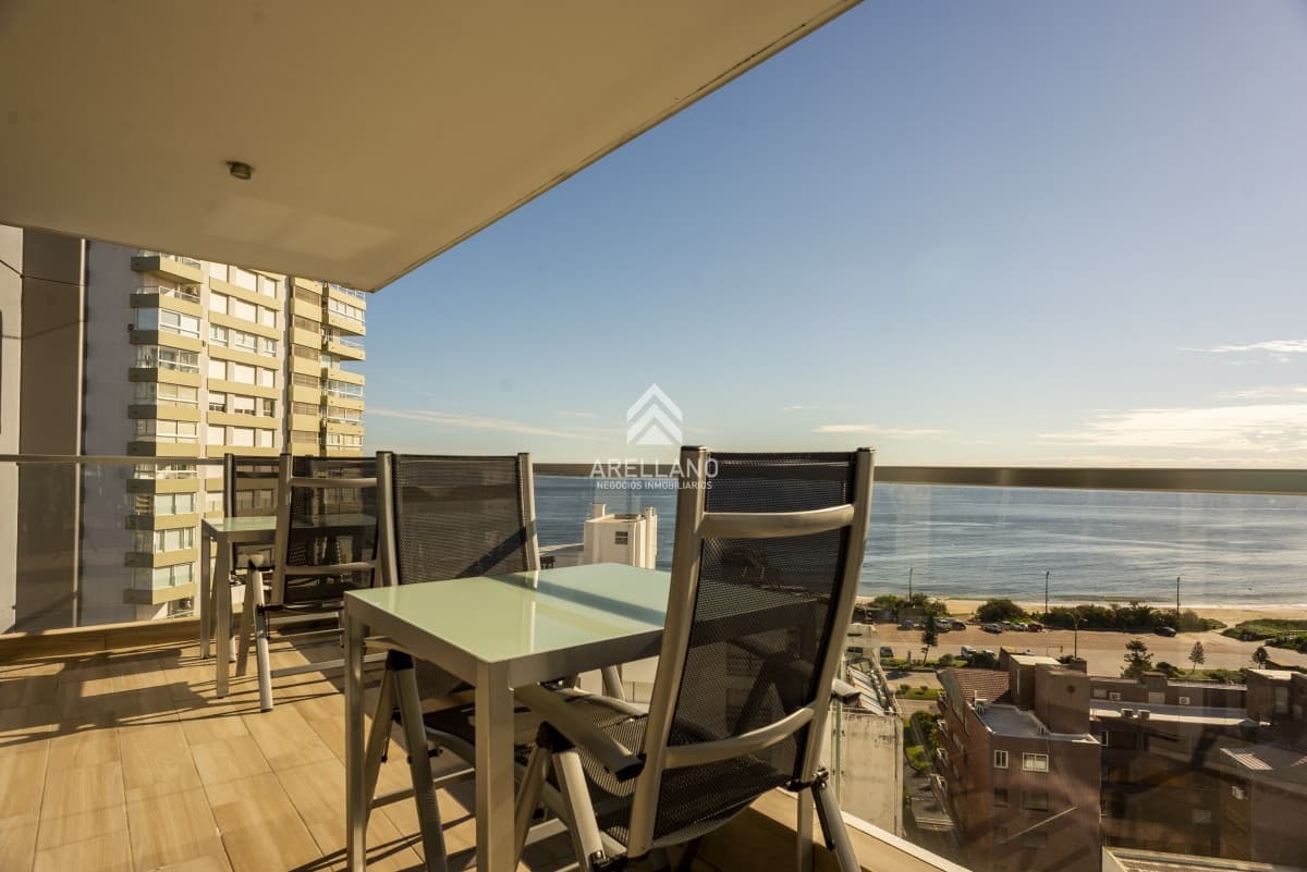 Apartamento ID.3220 - 3 dormitorios y dependencia - Playa Mansa - Piso alto