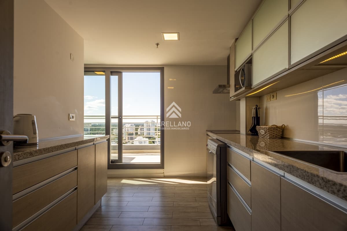 Apartamento ID.3259 - Pent-house 3 dormitorios y dependencia, playa mansa