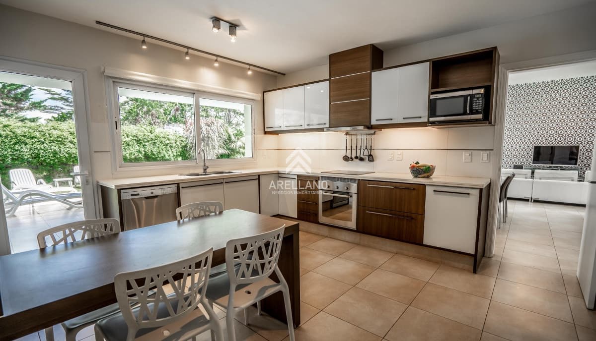 Casa ID.64 - Barrio Privado 4 dormitorios y cochera