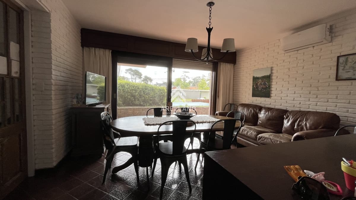 Casa ID.2529 - CASA ALQUILER VERANO 4 DORMITORIOS 3 BAÑOS  PISCINA CLIMATIZADA PUNTA DEL ESTE