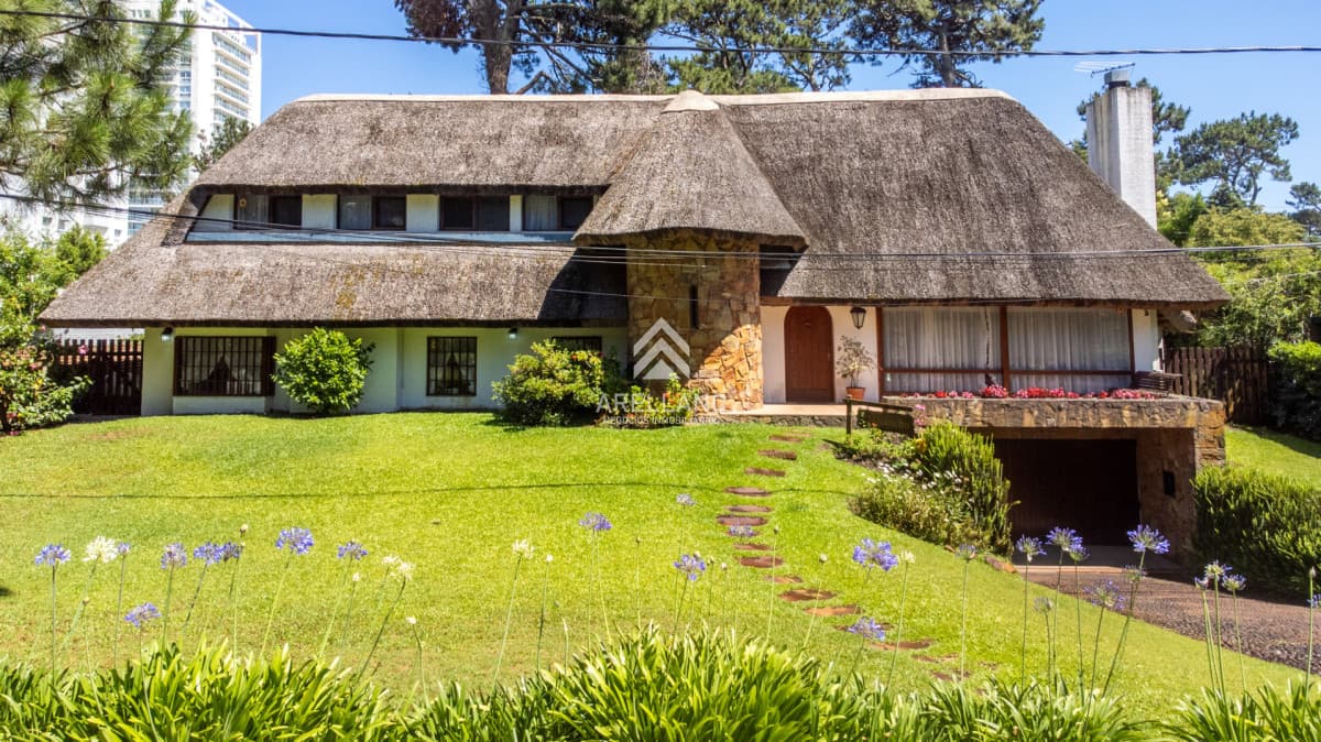 Casa ID.5750 - Alquiler 5 dormitorios piscina climatizada Punta del Este